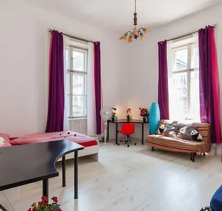 Ruin Bar Aparment Budapest