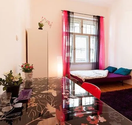 Ruin Bar Aparment Budapest